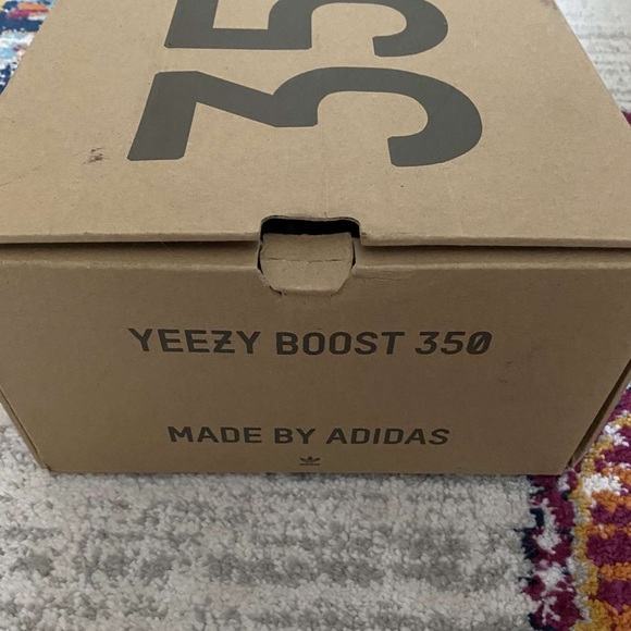 Yeezy Sneakers - Picture 4 of 8